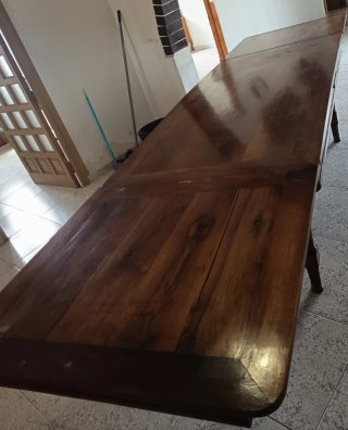 Mesa de comedor de madera