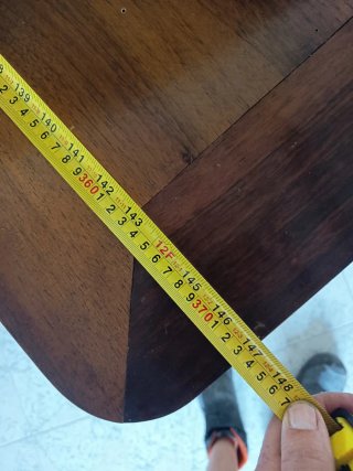 Mesa de comedor de madera