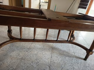 Mesa de comedor de madera