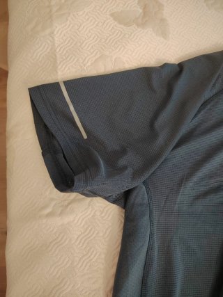 Camiseta técnica running gris