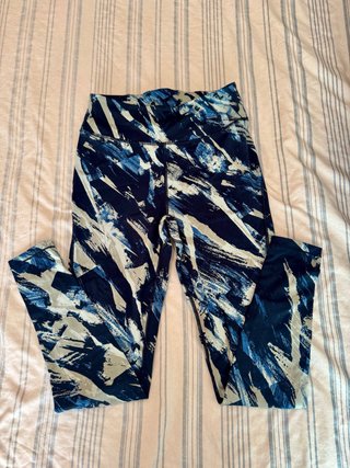 Leggings Stradivarius estampado azul y blanco