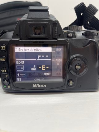 Cámara Nikon D60 con accesorios