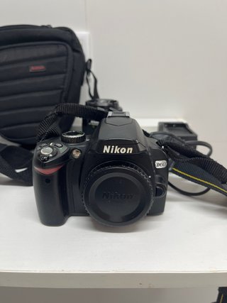 Cámara Nikon D60 con accesorios