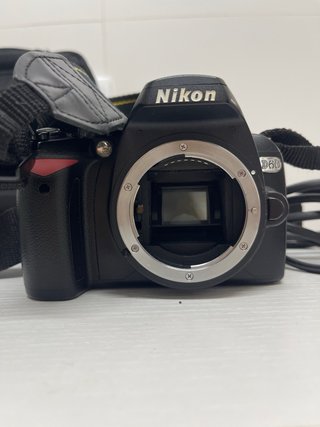 Cámara Nikon D60 con accesorios
