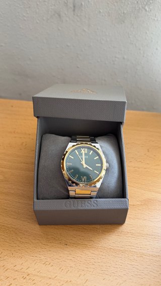 Reloj Guess Dorado y Verde