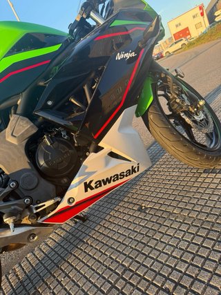 Kawasaki Ninja 125 ABS 2021 - 5.000km - Impecable