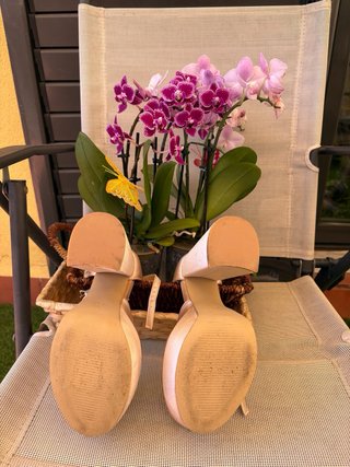Zapatos de tacón plataforma beige satinados