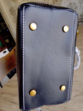 Borsa secchiello River Island nera e oro