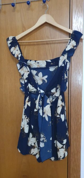 Vestido de verano azul oscuro floral