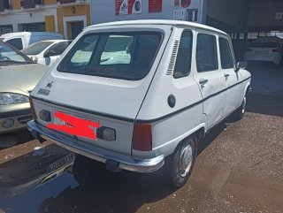 Coche clásico Renault 6 1984