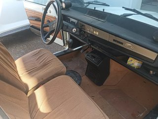 Coche clásico Renault 6 1984