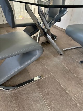 Mesa y sillas de comedor cristal