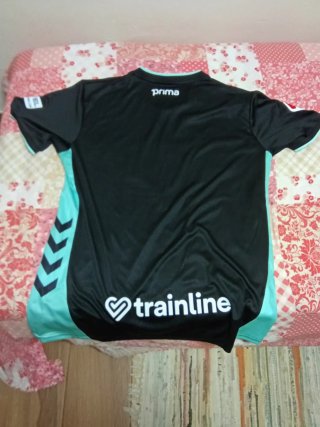 Camiseta deportiva Hummel Talla XL Negra y Turques