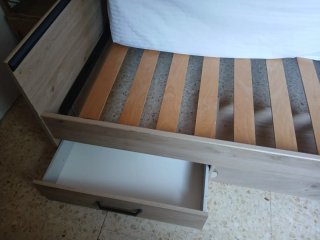 Cama y somier de madera