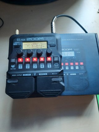 Zoom G1 Four Procesador Multi-Efectos Guitarra