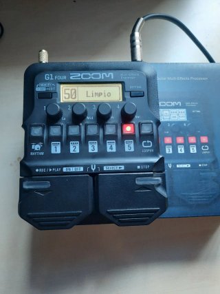 Zoom G1 Four Procesador Multi-Efectos Guitarra