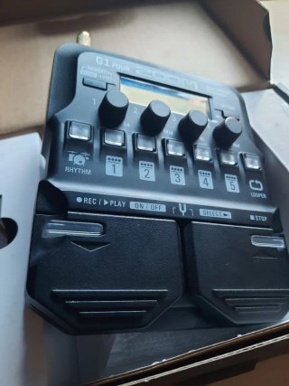 Zoom G1 Four Procesador Multi-Efectos Guitarra
