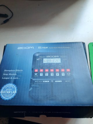 Zoom G1 Four Procesador Multi-Efectos Guitarra
