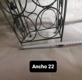 Botellero de forja y mimbre