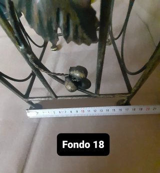 Botellero de forja y mimbre