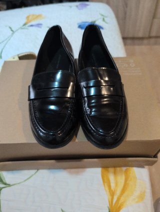 Zapatos negros tipo mocasín