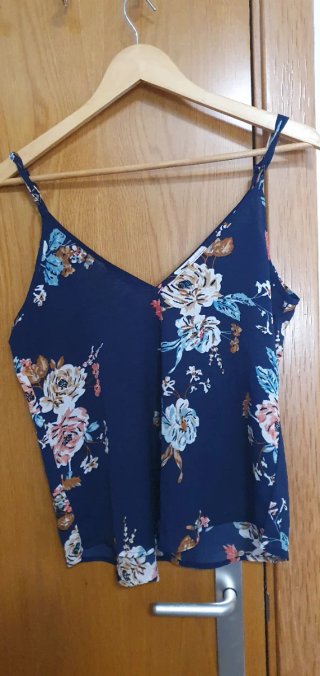 Camisa SHEIN floral escotada Talla XS