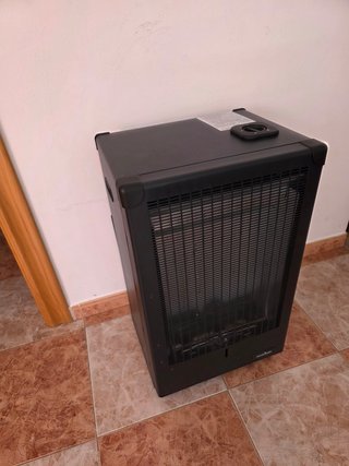 Estufa de butano negra