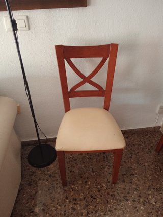 6 Sillas de salón cerezo y polipiel beige.