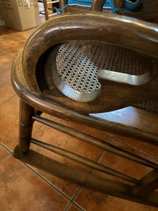 Mecedora Clásica Madera castaño artesana y Ratán