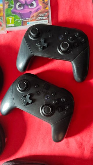 Nintendo Switch Roja y Azul + Juegos + 2 mando pro