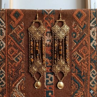 Pendientes largos dorados étnicos