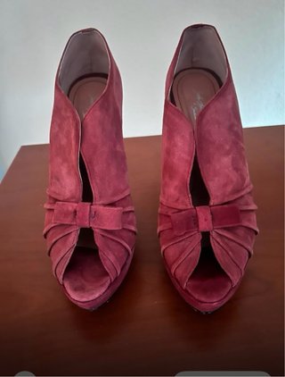 Zapatos de tacón burdeos de ante