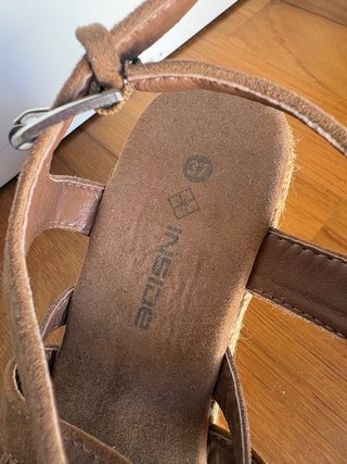 Sandalias de cuña marrones