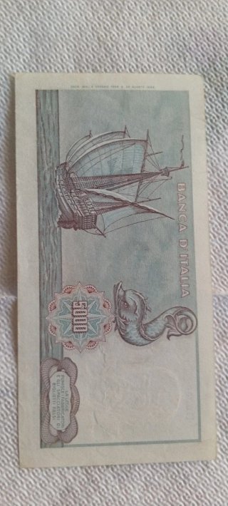 Banconota 5000 Lire Italia con rovescio 1 caravell