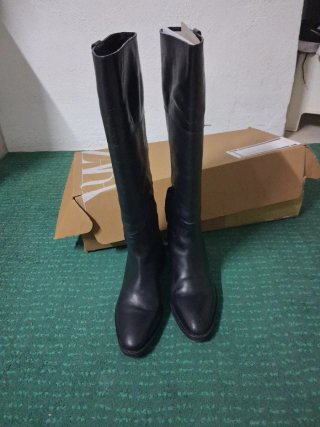 Botas altas de piel Zara