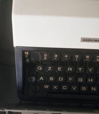 Macchina da scrivere Underwood 450 con custodia