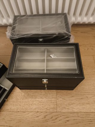 Portaoggetti per orologi e occhiali