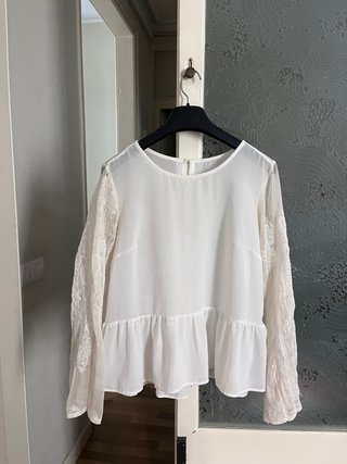 Blusa blanca encaje boho volante manga larga
