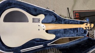 Bajo 5 cuerdas HB B550P