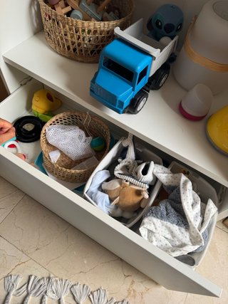 Estantería infantil para juguetes y cuentos