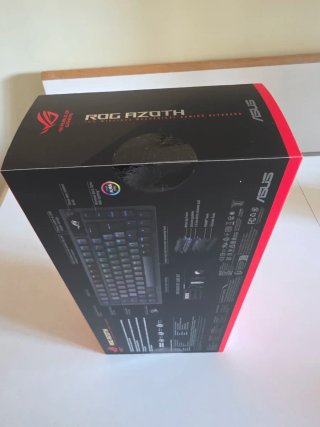 Asus Rog Azoth Tastiera Gaming 75% con NX Red