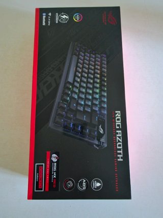 Asus Rog Azoth Tastiera Gaming 75% con NX Red