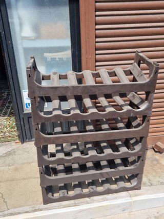 Estantería de plástico para botellas