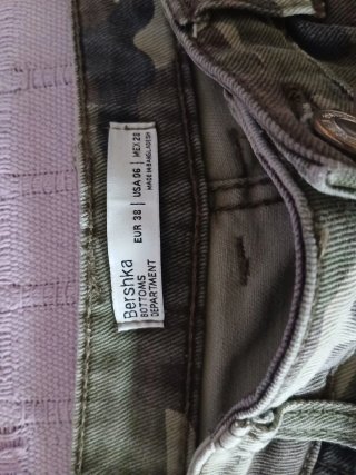 Pantalones cortos Bershka camuflaje
