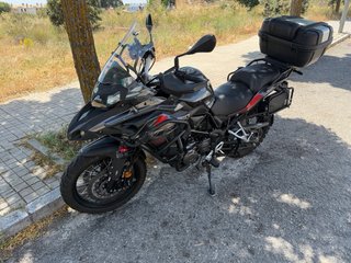 Benelli TRK 502X Gris negra y Roja 30600 kms 2019