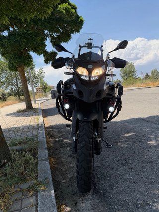Benelli TRK 502X Gris negra y Roja 30600 kms 2019