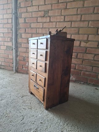 Cajonera antigua de madera con 12 cajones