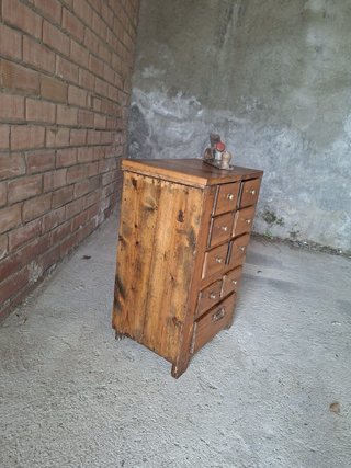 Cajonera antigua de madera con 12 cajones