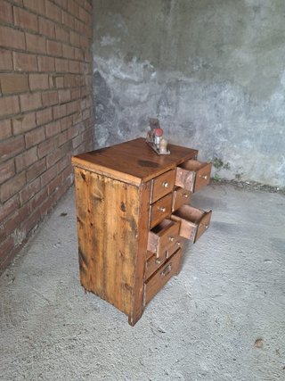 Cajonera antigua de madera con 12 cajones