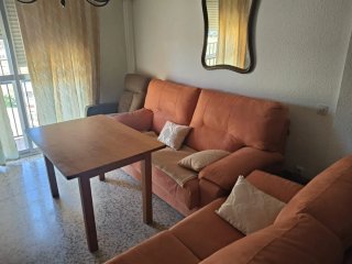 Mesa de salón de madera
